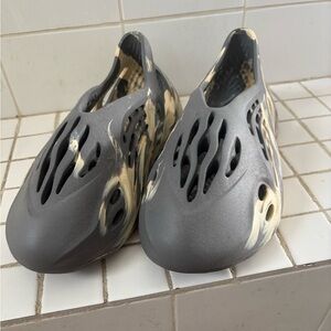 YEEZY adidas Marbled Grey & Cream Reptile Shelter Cave Hide